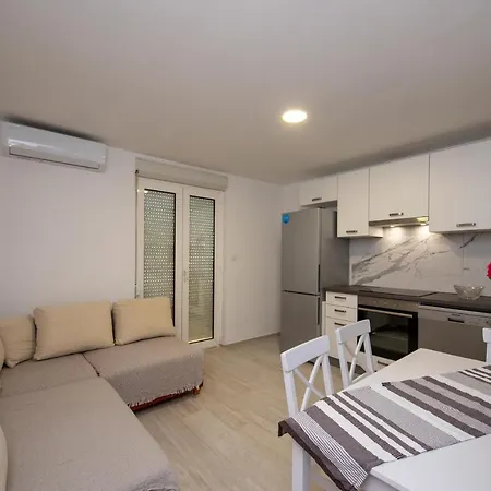 With A Parking Space - 21525 Apartment Split
