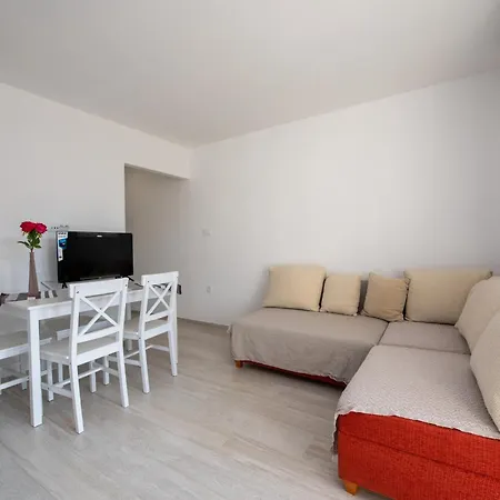 With A Parking Space - 21525 Apartment Split